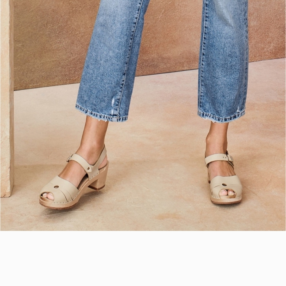 Kurier Luna Clog Sandals in Cream, EU size 39 / US 8.5 LIKE NEW!